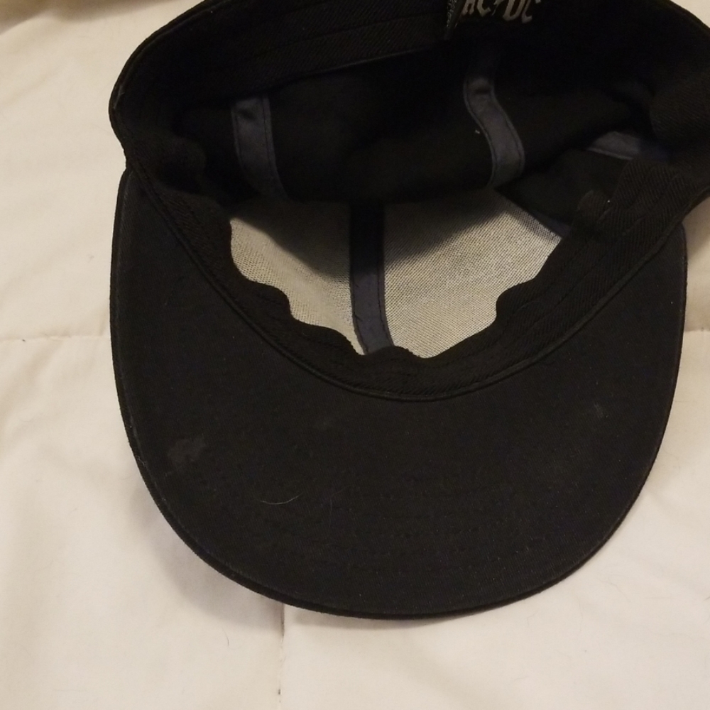 AC/DC Snapback hat - Picture 4 of 4